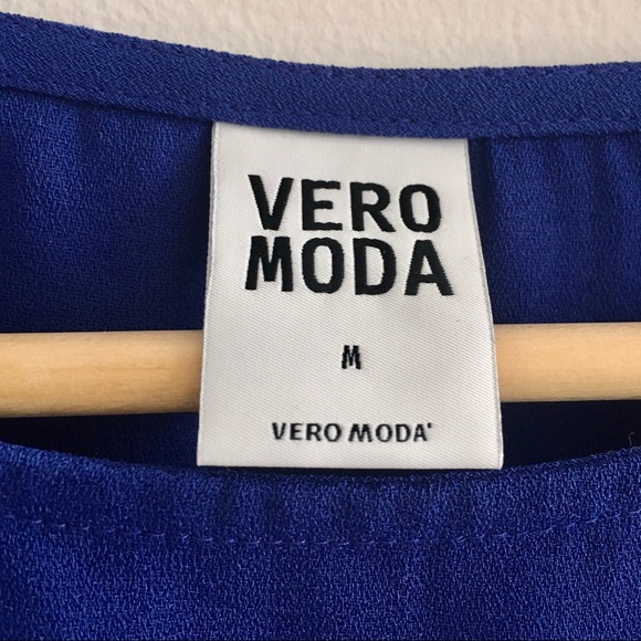 Vero Moda blue top with silver details. - Picture 3 of 3
